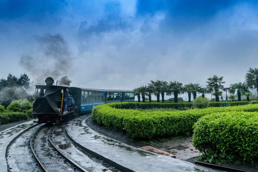 Best places to visit in June - (Darjeeling, West Bengal)